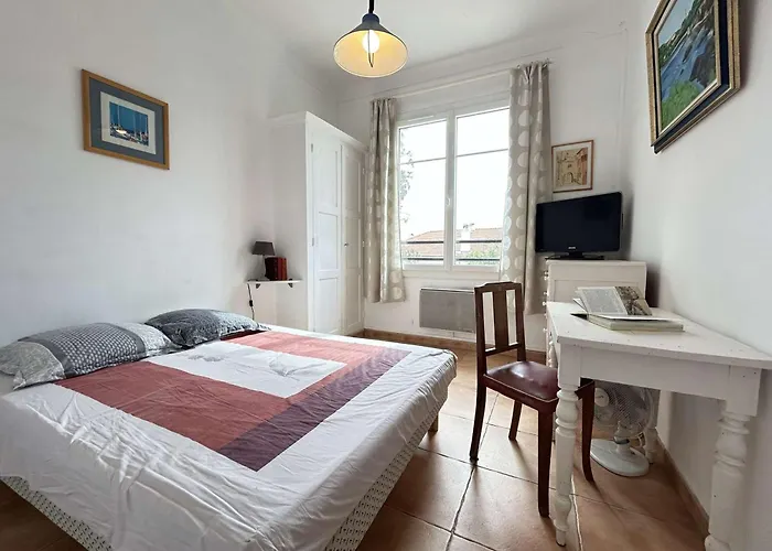 Mediterraneenne, Piscine Et Apercu - Fr-1-226-568